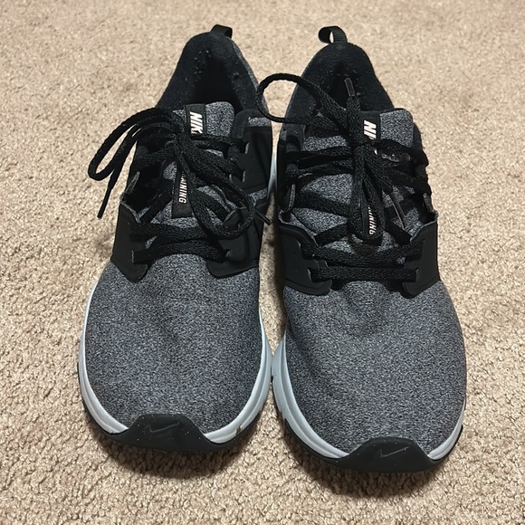 Nike Air Bella TR Womens Size 9.5 Gray/Black Running/Training Shoes - Picture 2 of 6